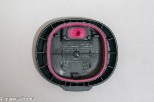 ミューズノータッチ　泡ハンドソープ　ポケモンデザイン（ピカチュウデザイン）底面電池ケース蓋部分