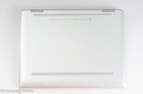 HP Chromebook x360 12b 底面